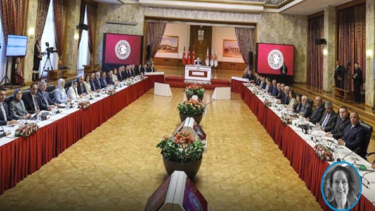 Komisyonda söz baro başkanları ve TBMM eski başkanlarında
