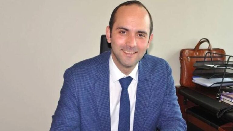Tayfun Kahraman’ın eşi Meriç Demir Kahraman: AYM’nin  hak ihlâli kararının uygulamaya geçmesini, normal hayatımıza dönmeyi bekliyoruz