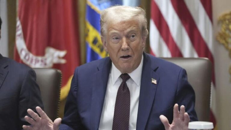 Trump’tan Rusya’ya “ekonomik yaptırım” uyarısı