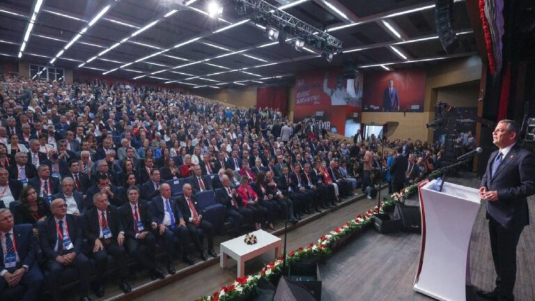Abdulkadir Selvi: CHP, bir krizden diğerine koşuyor ama parti içinde bir bölünme yaşanmıyor, aksine CHP’yi daha çok motive ediyor
