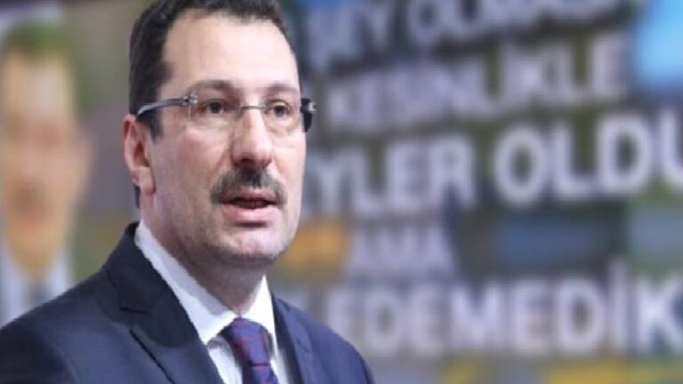 AKP’nin Seçim İşleri Başkanı Yavuz, “Erken demiyoruz, seçim yenilemesi diyoruz” dedi,  Erdoğan’ın yeniden adaylığı için formül verdi