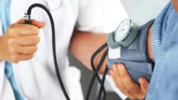 Araştırma: 7 yaşında görülen yüksek tansiyon, ileri yaşlarda kalp damar rahatsızlığı işareti olabilir