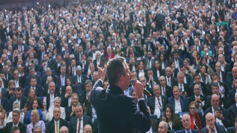 CHP, “Darbeye ve Kayyıma Hayır” sloganıyla 22’nci Olağanüstü Kurultay’a gidiyor
