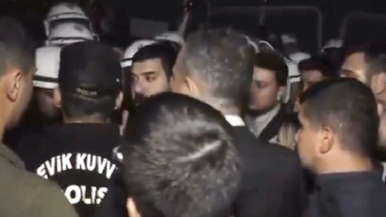 CHP Gençlik Kolları İstanbul İl binasına çağrı yaptı; çevik kuvvet başkanlığa gitti, yollar kapatıldı: Son kalemizi savunacağız!