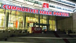 CHP’nin olağanüstü kurultay kararı “tam kanunsuzluk” iddiasıyla YSK’ya taşındı; gözler yarın verilecek nihai kararda!