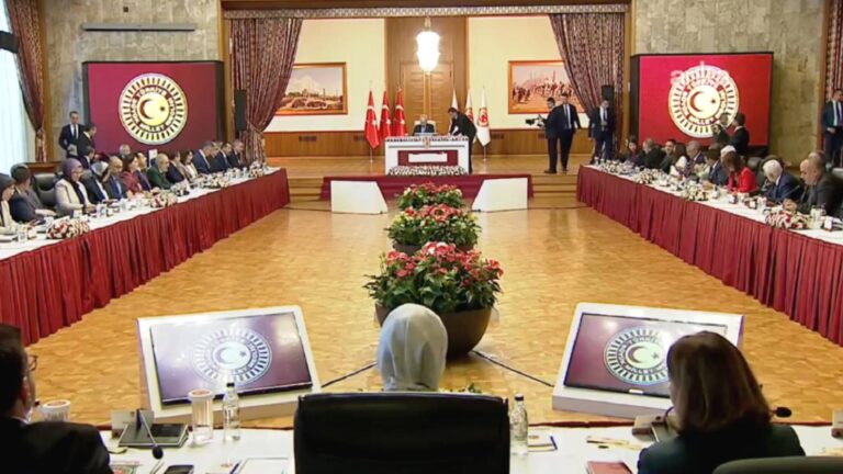 DEM Parti’den çözüm süreci kapsamında TMK ve TCK’da değişiklik çağrısı: Beklentimiz bu yasama yılında yargı paketini Meclis’e gelmesi