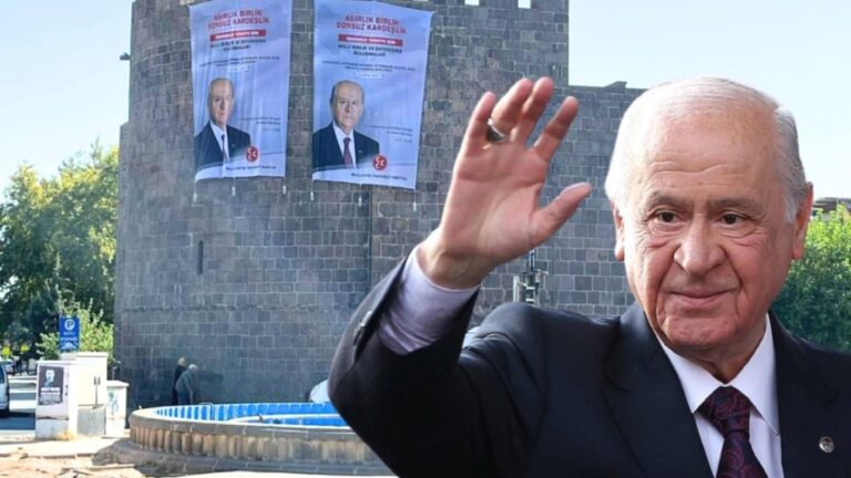 Diyarbakır Surları’na Devlet Bahçeli posterleri asıldı