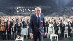 Kemal Kılıçdaroğlu, TBMM’de Cahit Karakaş’ın cenaze törenine katıldı, gazetecilerin ısrarlı sorularını yanıtsız bıraktı