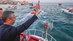 Özgür Özel, balıkçılarla “av sezonu”nu açtı: Ekmeğini denizden çıkaran emekçilere selam olsun