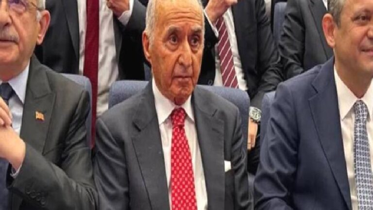 Özgür Özel, önceki genel başkanları arayarak kurultaya davet etti:  Aralarında Kılıçdaroğlu da var