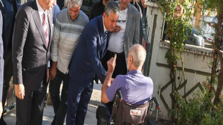 Özgür Özel, şehit ailesini ziyaret etti