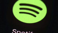Spotify’ın ücretsiz kullanıcıları, istedikleri şarkıyı seçip çalabilecek