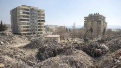 76 kişi ölmüştü: Ebrar Sitesi K Blok davasında depremde ailesini kaybedenlerin “tutuklu yargılama” talebine mahkeme heyetinden ret