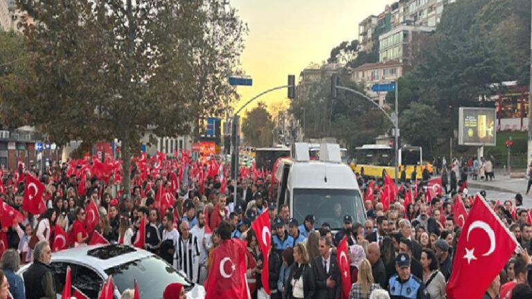Beşiktaş’ta 29 Ekim Cumhuriyet Bayramı coşkusu: Mustafa Kemal Atatürk’ü unutturmayacağız!