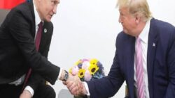 Beyaz Saray: Trump’ın Putin ile görüşmesi tamamen masadan kalkmadı