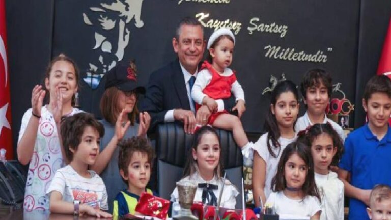 CHP Genel Başkanı Özgür Özel: Bu ülke kız çocuklarına güvenli gelecek, eşit yaşam borçlu, borcumuzu ödeyeceğiz
