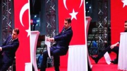 CHP İzmir İl Kongresi yapıldı; başkan seçilen Çağatay Güç kürsüde fenalaştı