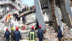 Depremde yıkılan Ezgi Apartmanı davasında yeni bilirkişi raporu alınacak