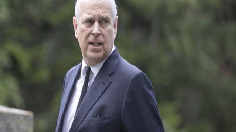 İngiltere Kralı Charles, kardeşi Prens Andrew’un ünvanlarını geri aldı