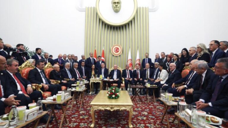 Karar yazarı Beki: CHP’yi kim daha çok yalnızlaştırıyor?