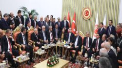 Karar yazarı Sert: Türkiye bir fotoğrafla toparlanmayacak kadar derin bir siyasal daralmadan geçiyor