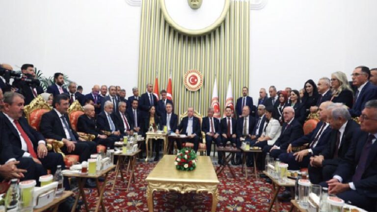Karar yazarı Taşgetiren: Türkiye’nin yeni bir fotoğrafa ihtiyacı var, Erdoğan davet etsin liderleri, “Gelin her şeyi konuşalım” desin
