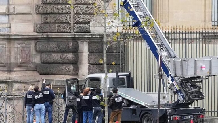 Louvre soygununda sular durulmuyor; Fransa İçişleri Bakanı büyük ihmali açıkladı!