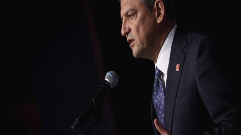 Özgür Özel: Gurbetçilerle omuz omuza, Türkiye için demokrasiyi, adaleti savunacağız