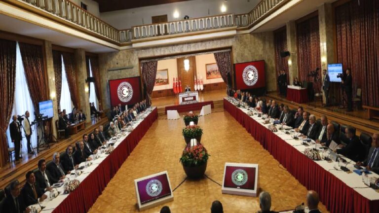Sözcü yazarı Coşkun: Süreç komisyonu ilkbahardan önce sonuç raporunu yazacak ve artık yasa önerme hüviyetine kavuşacak