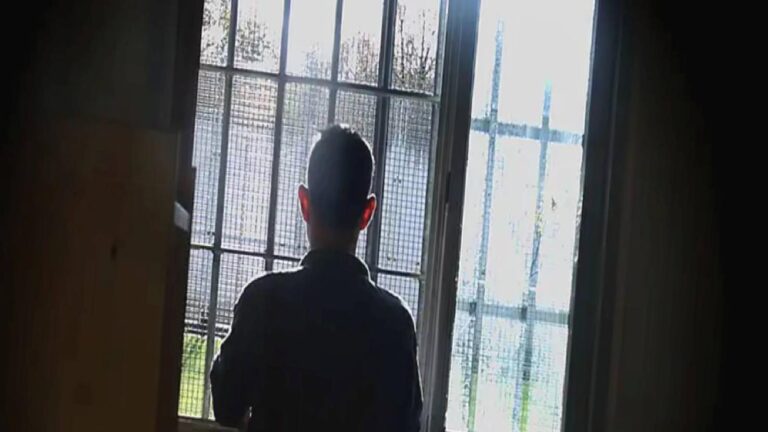 Suça sürüklenen çocuklar: Cezaevinde rehabilitasyon olur mu?