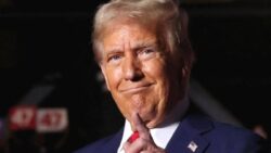Trump, Kanada’ya uygulanan tarifeyi yüzde 10 artıracağını açıkladı