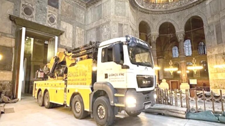 Ayasofya Bilim Kurulu’ndan vinç açıklaması: Notre Dame’de de kullanıldı