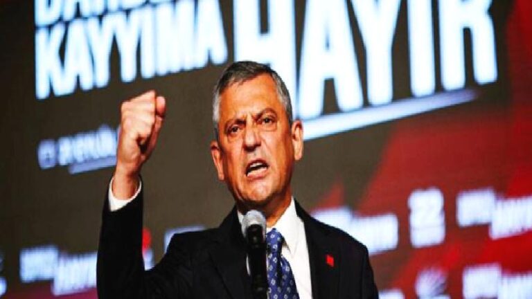 CHP lideri Özel, gazetecilerle kahvaltı yaptı: Hangi başlık açılsa zihni hazırlığı var, performansından bir şey kaybetmemiş