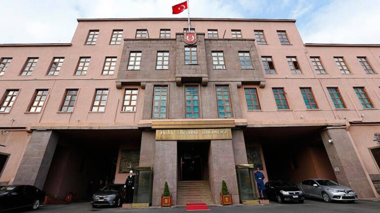 MSB’den kargo uçağı kazasında şehit olan 20 askerin kimliklerini resmi açıklamadan önce yayınlayan askerlere suç duyurusu