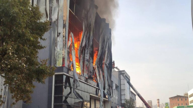 Parfüm fabrikası yangınında hayatını kaybeden 6 işçiye yönelik hakaret içerikli paylaşımlara suç duyurusu