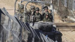 Suriye’de köylerine giren İsrail devriyesi bölgedeki halk tarafından taşlanarak zorla çıkarıldı