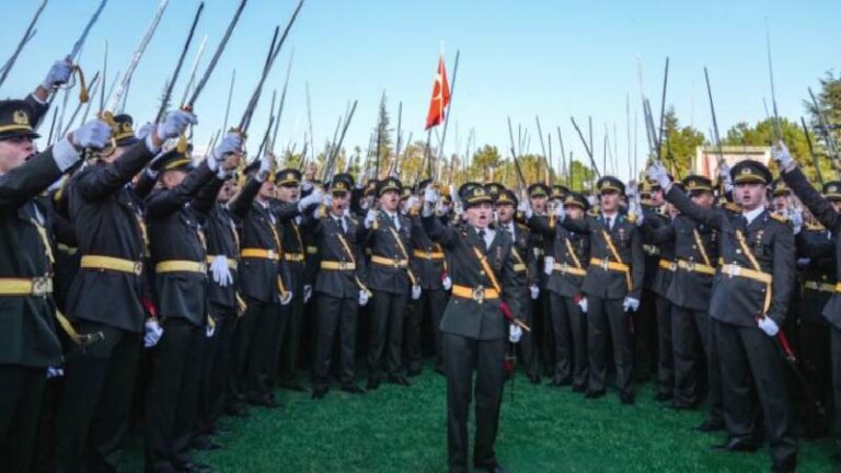 Teğmenlerin Genelkurmay Başkanı Selçuk Bayraktaroğlu hakkında yaptığı suç duyurusu reddedildi