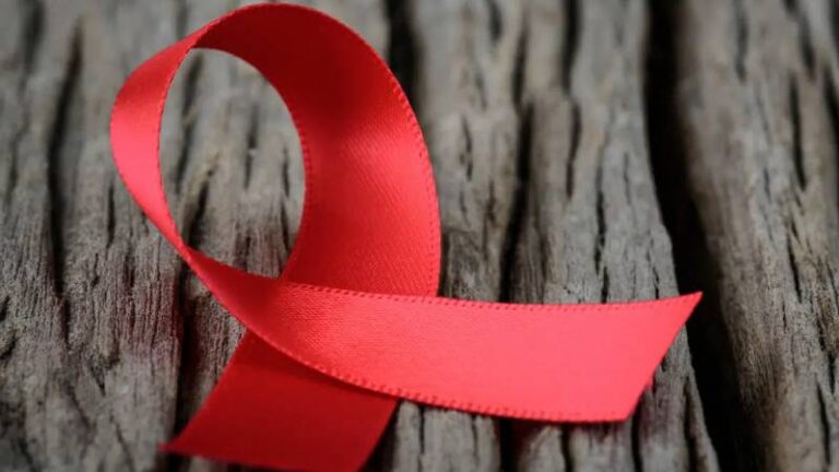 1 Aralık Dünya AIDS Günü | Dünyada yaklaşık 41 milyon kişi AIDS ile yaşıyor; en büyük zorluk tedaviye erişimdeki eşitsizlik!