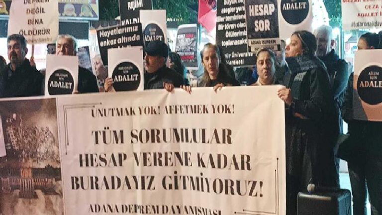 Adana’da depremde yakınlarını kaybedenlerden 11. Yargı Paketi’ne tepki: Sizin sevdikleriniz enkaz altında paramparça olsa, ‘affettik’ der miydiniz?