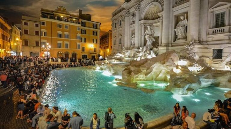 Son bir yılda 9 milyon turist ziyaret etmişti; Roma’nın tarihî Trevi Çeşmesi turistler için ücretli olacak