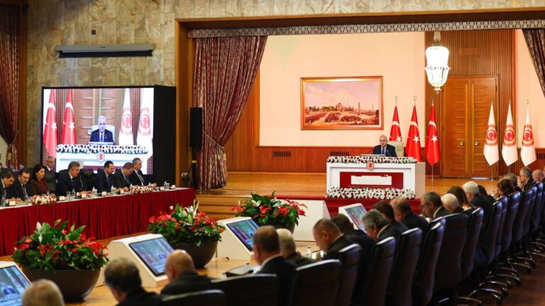 Süreç komisyonu tutanaklarına analiz: Nihai hedefte farklılıklar, af ve topluma entegrasyon konusunda ayrışmalar var