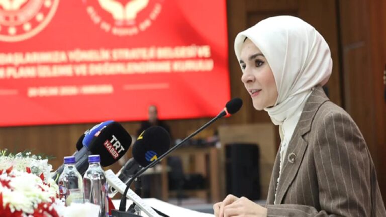 Bakan Göktaş çocuklar için yeni sosyal medya düzenlemesini duyurdu