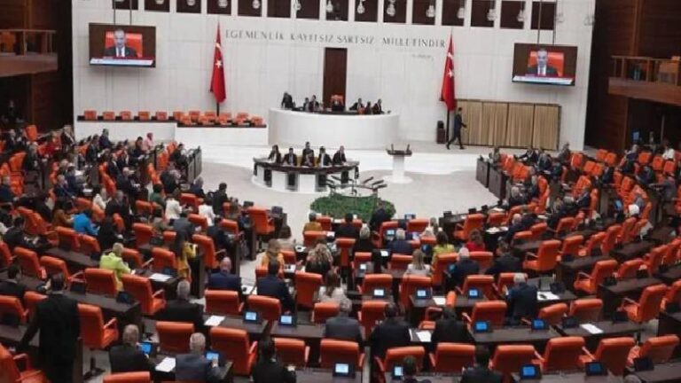 Belediye şirketlerine Cumhurbaşkanı onayı şartı düzenlemesini de içeren kanun teklifi, Bayındırlık Komisyonu’nda kabul edildi
