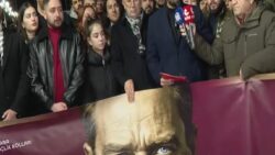 CHP’den MEB önünde “Öğrenci Gelişim Raporu” eylemi: Atatürk’ün adı öyle karnelerden silinerek unutturulmaz