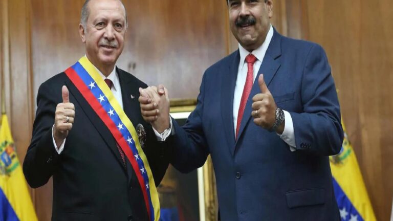CHP’li Tan: Erdoğan’ın sağır edici sessizliğinin nedeni Trump’la yapacağı görüşmede tarihin yanlış tarafına düşmemek kaygısından değil muhatabının ters tarafına gelmemek kaygısından