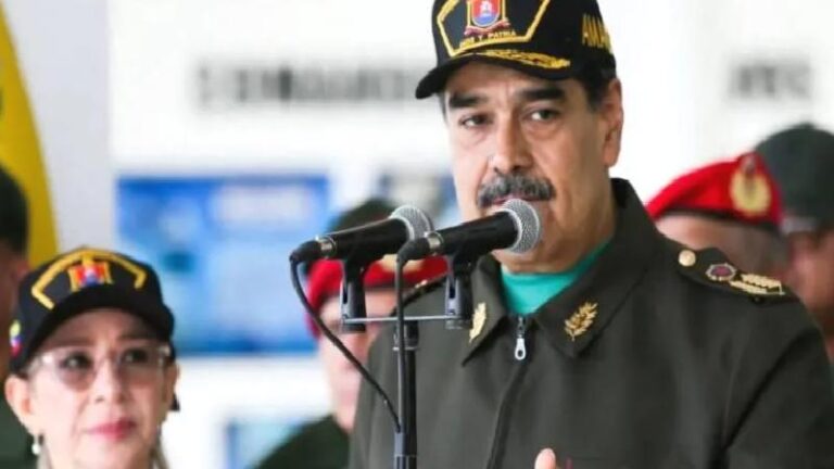 CNN: Venezuela Devlet Başkanı Maduro ve eşi yatak odalarından sürüklenerek çıkarıldı