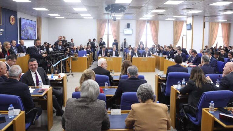 En düşük emekli maaşıyla ilgili kanun teklifi yarın Plan ve Bütçe Komisyonu’nda: Emeklilerle ilgili çalışan dernek başkanları da katılacak
