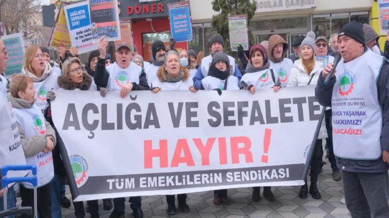 Eskişehir’de emeklilerden CHP’nin TBMM’de başlattığı eyleme destek