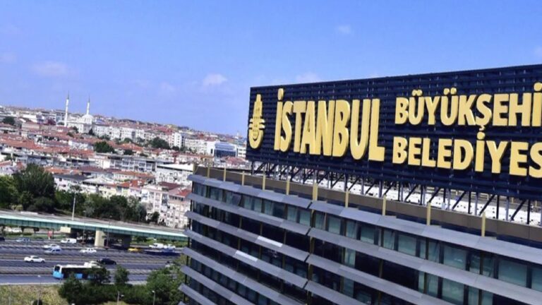Mahkeme İBB’yi haklı buldu: 30 yaş üzeri yüksek lisans ve üzeri eğitim görenlerin ulaşım indiriminden yararlanmaması konusunda AKP başvurusu reddedildi