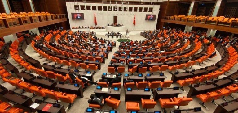 Meclis’te yılın ilk gündem maddeleri: Trafik yasası, asgari ücret desteği ve sosyal medya kısıtlaması Genel Kurul’da